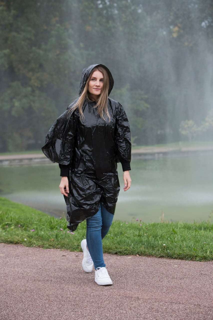https://impresamissoni.com/_im/_printoterra/korntex/model/poncho/poncho-1.jpg