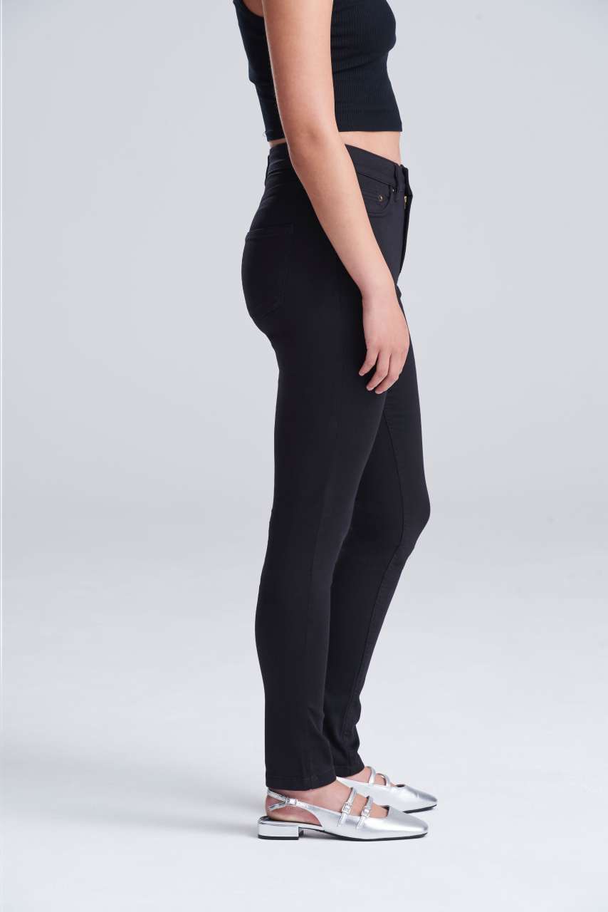 https://impresamissoni.com/_im/_printoterra/so-denim/model/sd014/sd014-12.jpg