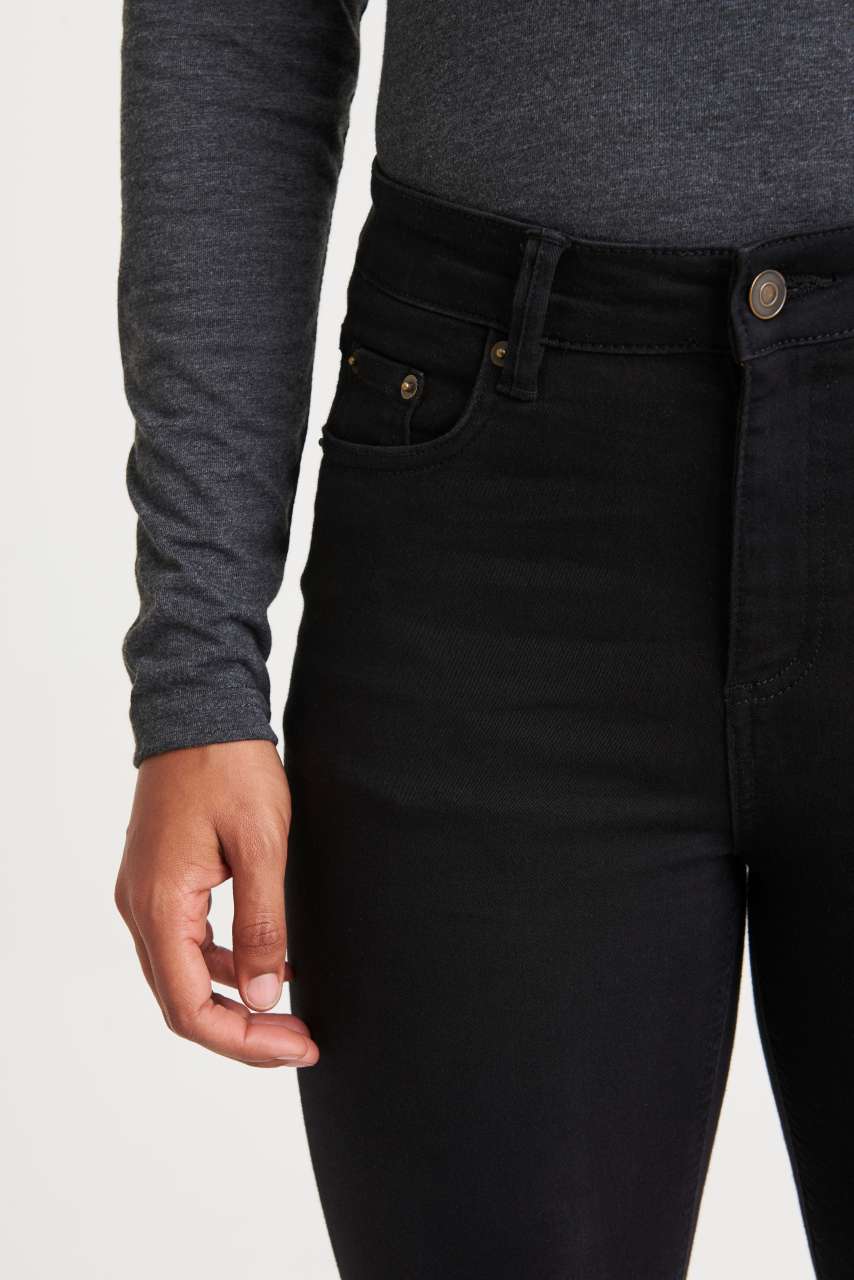 https://impresamissoni.com/_im/_printoterra/so-denim/model/sd014/sd014-2.jpg