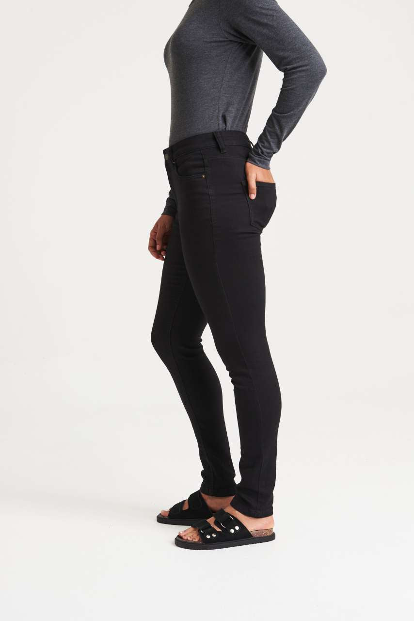 https://impresamissoni.com/_im/_printoterra/so-denim/model/sd014/sd014-4.jpg