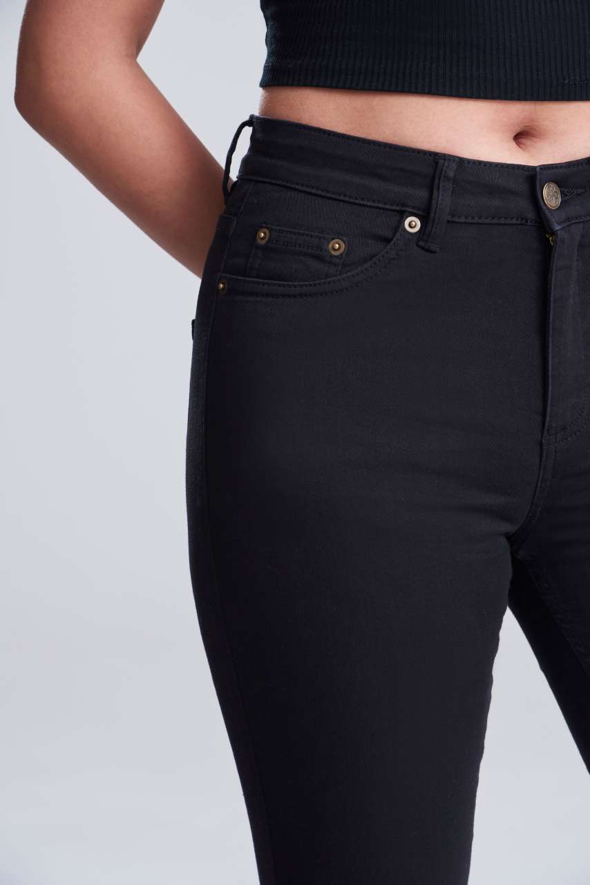 https://impresamissoni.com/_im/_printoterra/so-denim/model/sd014/sd014-8.jpg